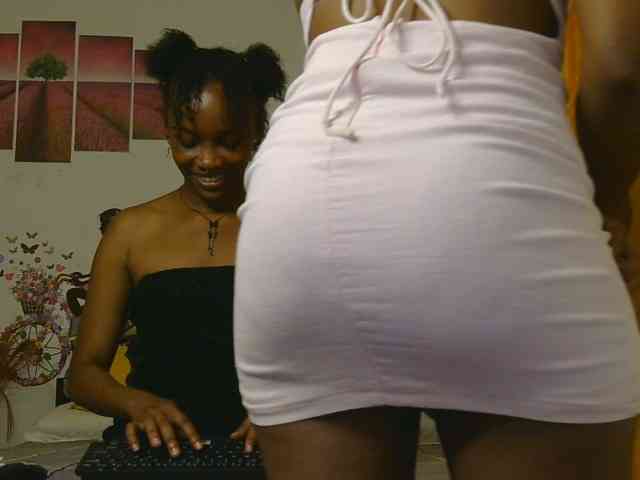 SaucyAngels webcam
