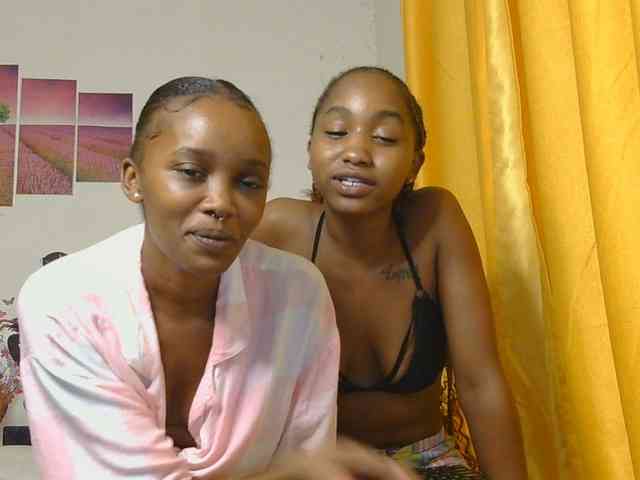 SaucyAngels webcam