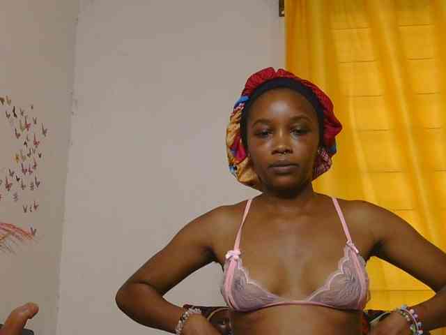 SaucyAngels webcam