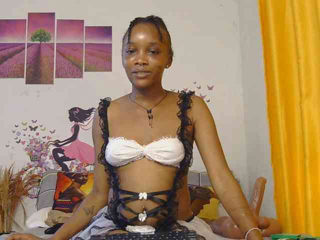 SaucyAngels webcam
