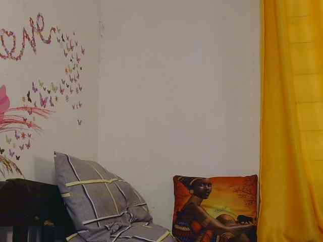 SaucyAngels webcam