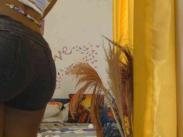 SaucyAngels webcam