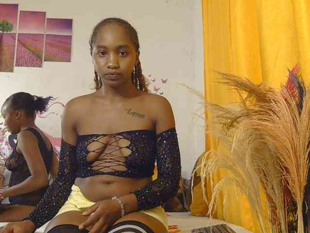 SaucyAngels webcam