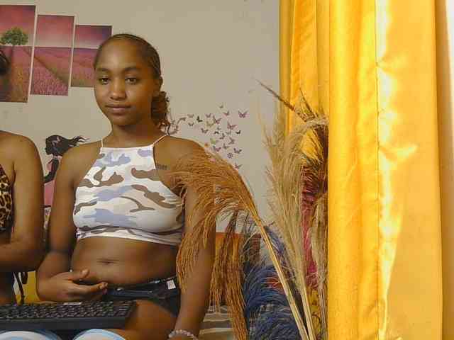 SaucyAngels webcam