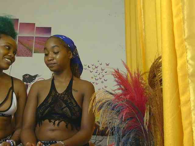 SaucyAngels webcam
