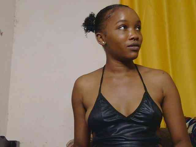SaucyAngels webcam