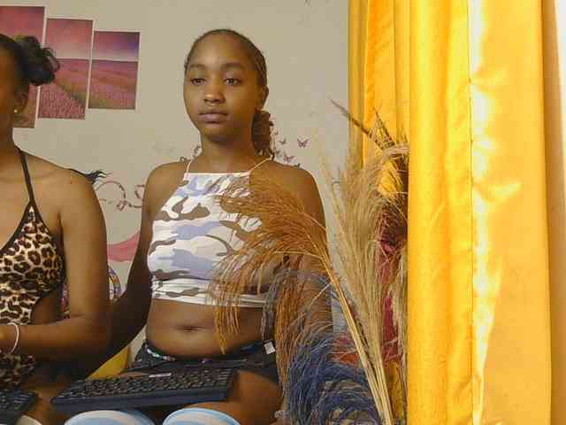 SaucyAngels webcam