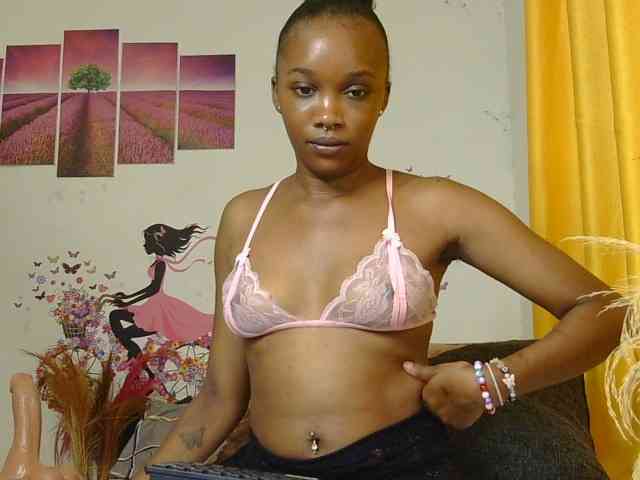 SaucyAngels webcam