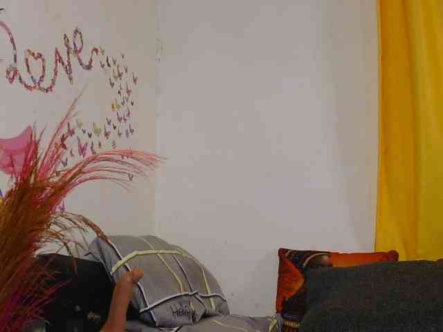 SaucyAngels webcam