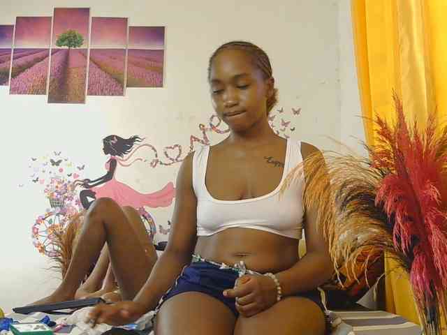 SaucyAngels webcam