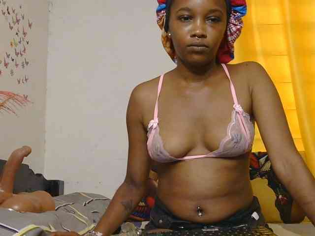 SaucyAngels webcam