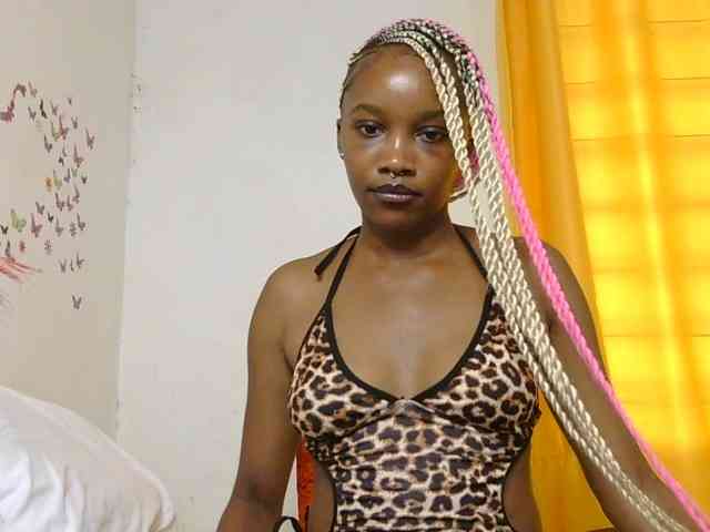 SaucyAngels webcam