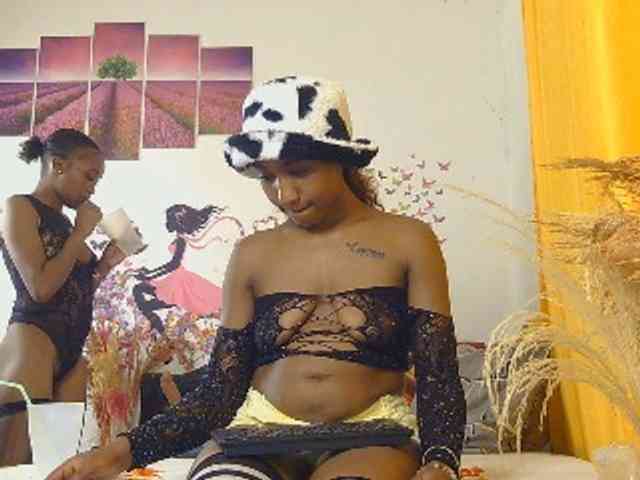 SaucyAngels webcam