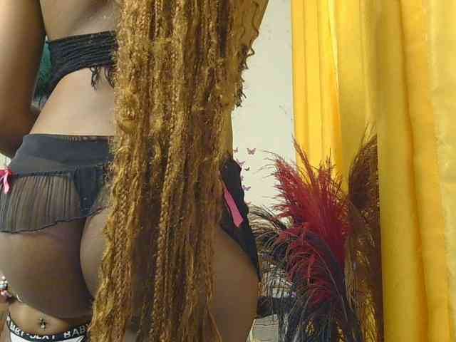SaucyAngels webcam