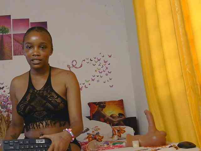 SaucyAngels webcam