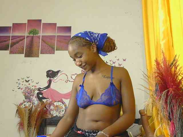 SaucyAngels webcam