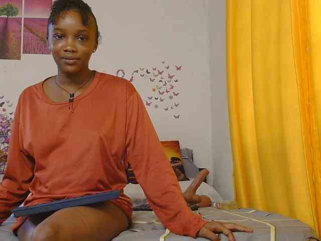 SaucyAngels webcam