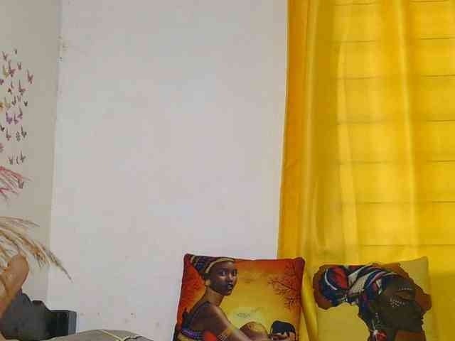 SaucyAngels webcam