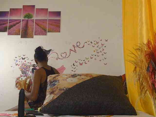 SaucyAngels webcam