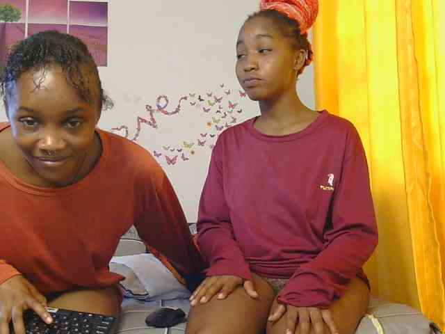SaucyAngels webcam