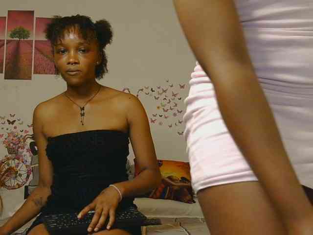 SaucyAngels webcam