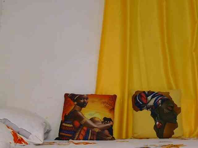 SaucyAngels webcam
