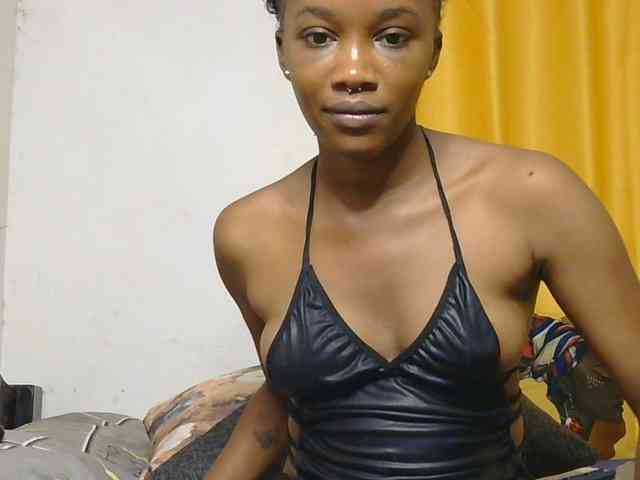 SaucyAngels webcam