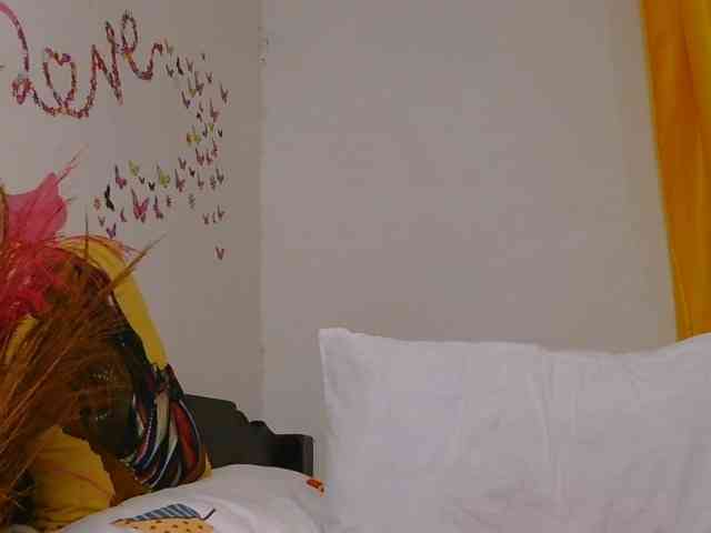 SaucyAngels webcam