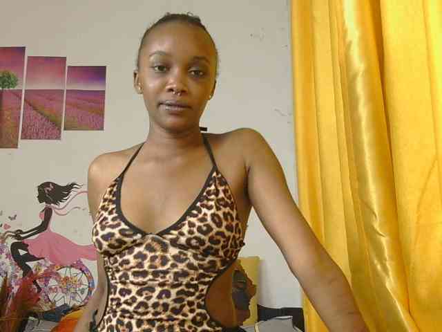SaucyAngels webcam