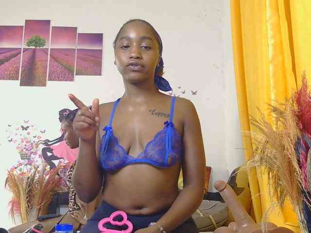 SaucyAngels webcam