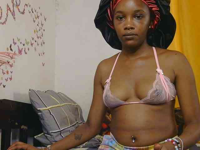 SaucyAngels webcam