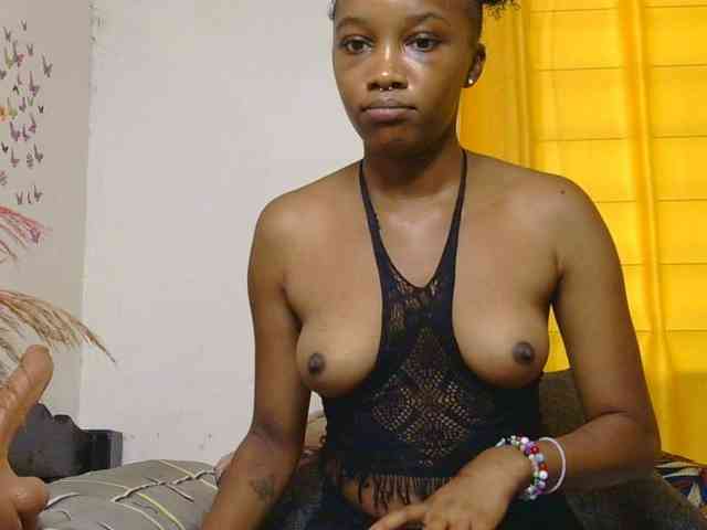 SaucyAngels webcam