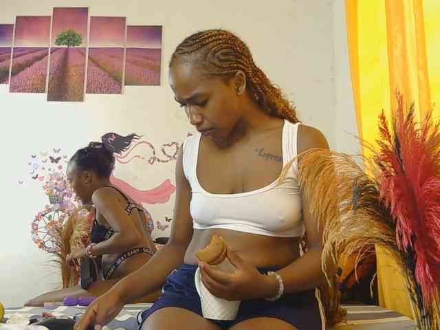 SaucyAngels webcam
