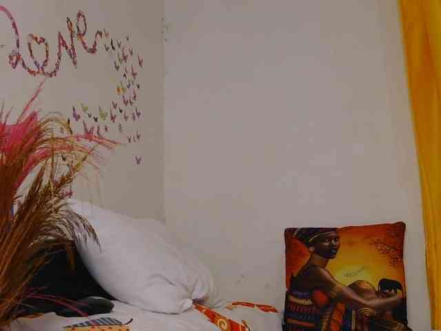 SaucyAngels webcam
