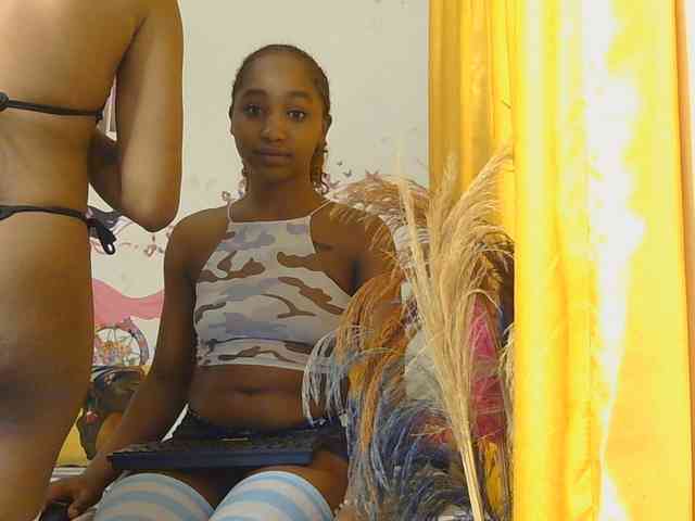 SaucyAngels webcam