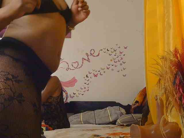 SaucyAngels webcam