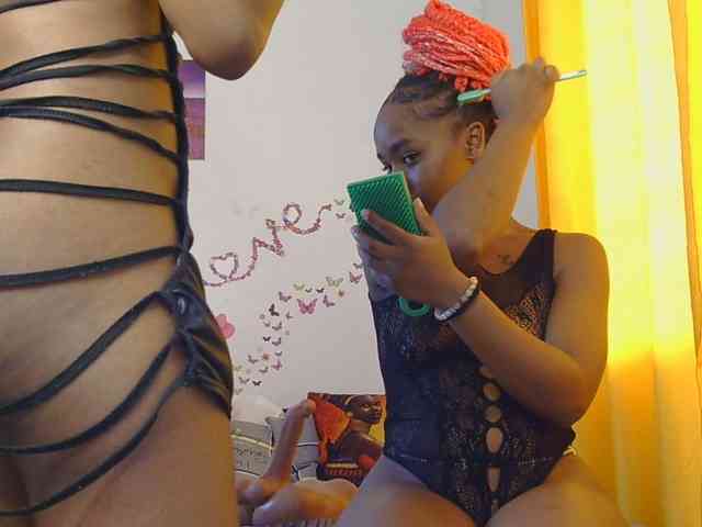 SaucyAngels webcam