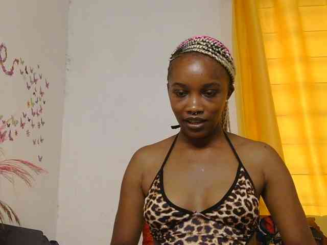 SaucyAngels webcam