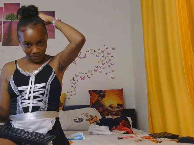 SaucyAngels webcam