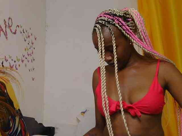 SaucyAngels webcam