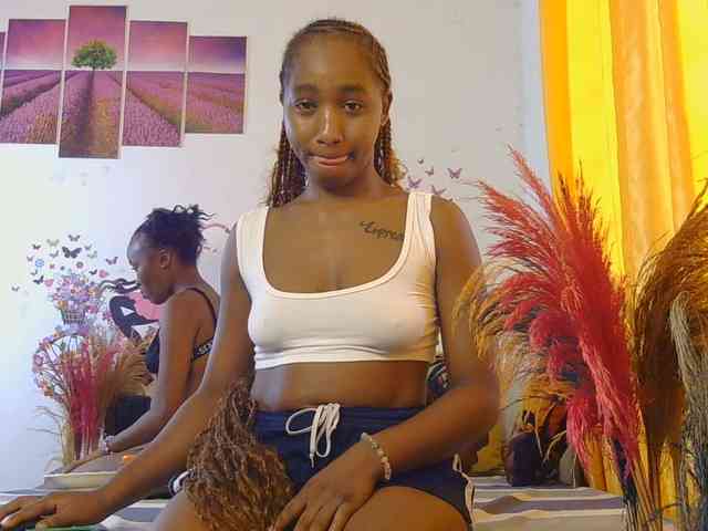SaucyAngels webcam