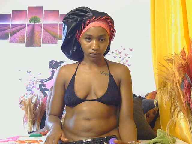 SaucyAngels webcam