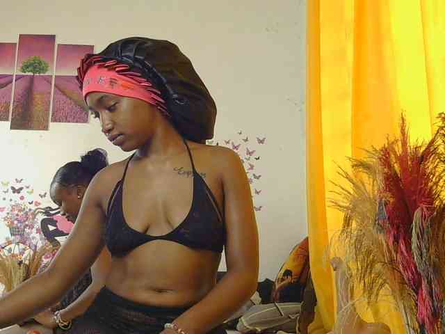 SaucyAngels webcam