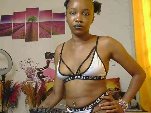 SaucyAngels webcam