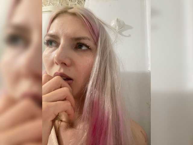 Milanii live cam on BongaCams