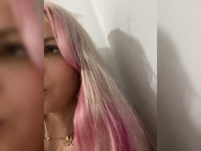 Milanii live cam on BongaCams