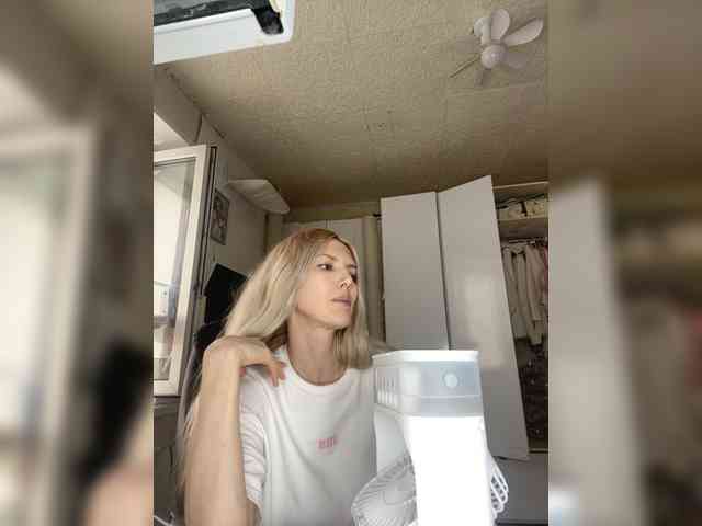 Este modelo está en vivo ahora. Milanii