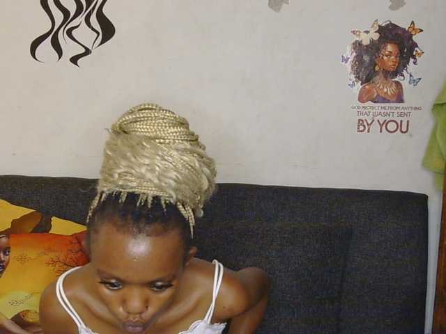 FlirtyAngels live cam on BongaCams