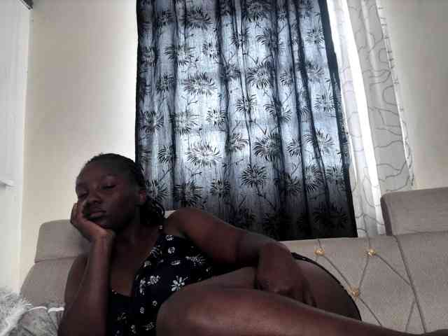 Sexydianaa25 webcam