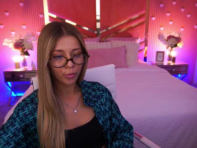 LoveeDove live cam on BongaCams